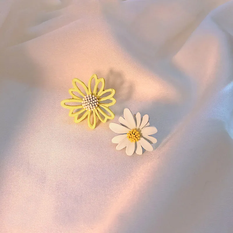 Girly heart small daisy earrings/small fresh and wild flower earrings