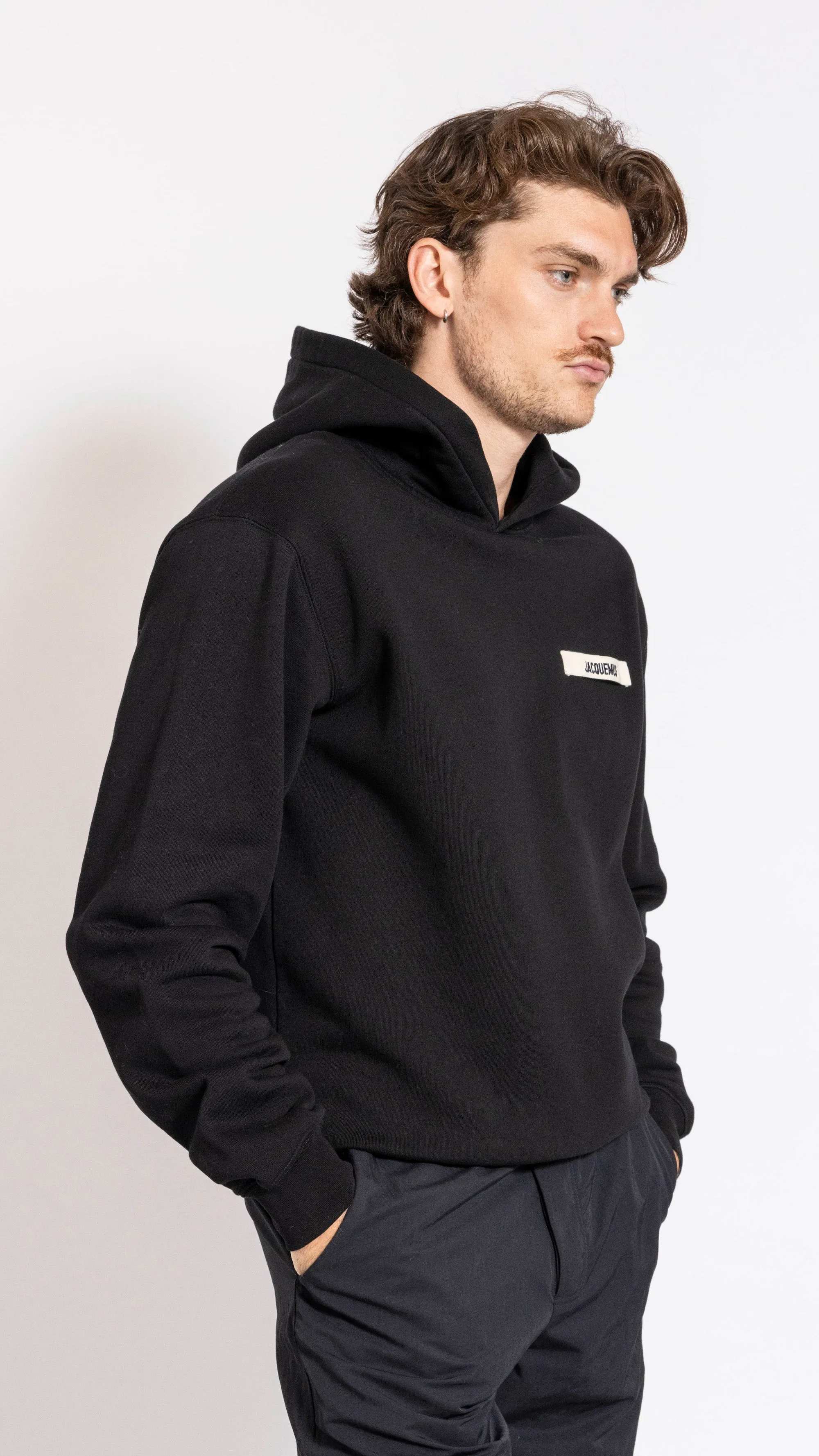 JACQUEMUS BLACK "LE HOODIE GROS GRAIN" HOODIE