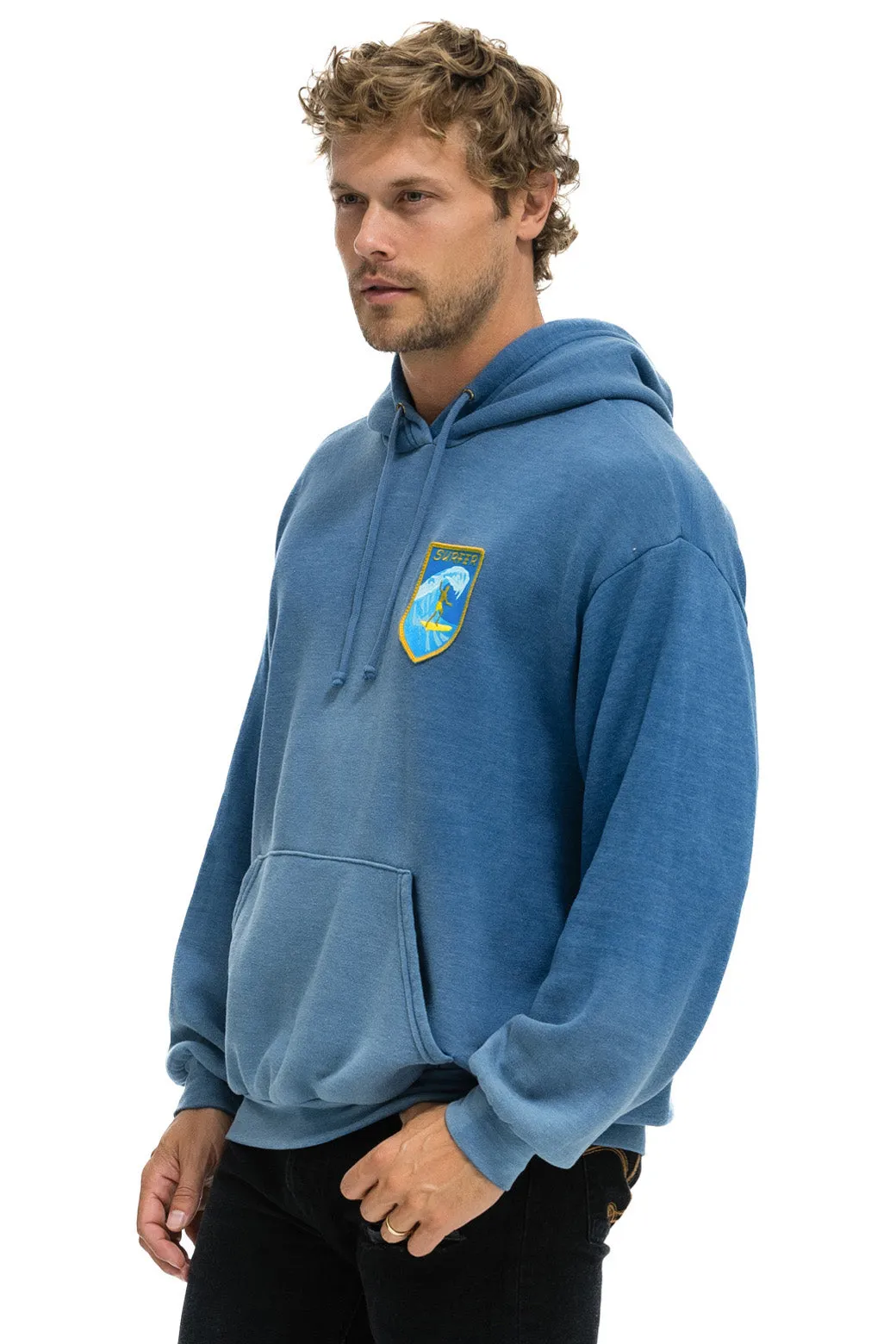 SURFER WAVE PATCH  PULLOVER RELAXED HOODIE - FADED WATER